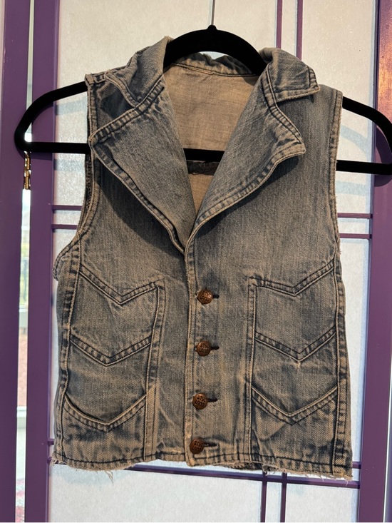Jackets & Blazers - Sleeveless Denim Button-Front Vest in Faded Blue